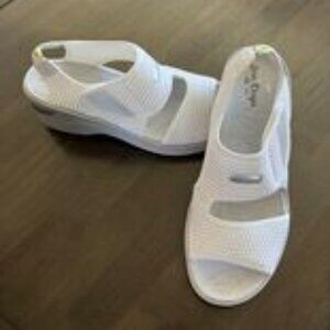 Bzees white sandals ladies size 8